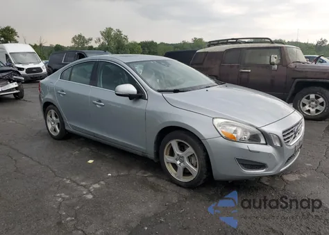 2013 Volvo S60 T5 из США, поврежденный, VIN YV1612FH8D2204579